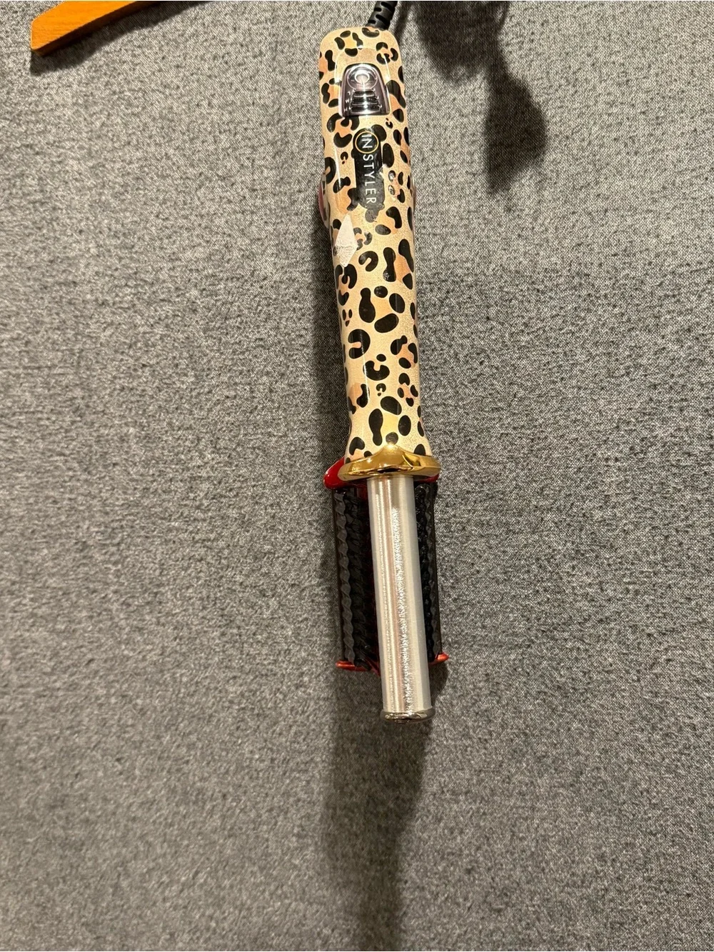 InStyler Rotating Iron 3/4” Cheetah Print. Tested, works. Pre-owned.